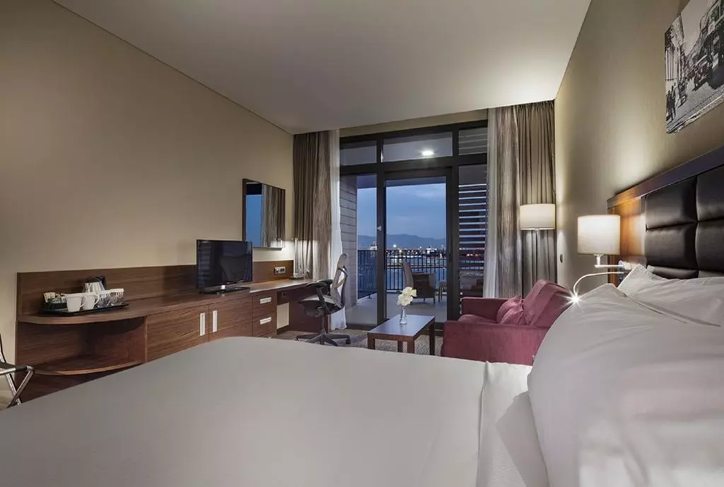 hotel hilton garden inn izmir_shabavizparvaz_10.jpg